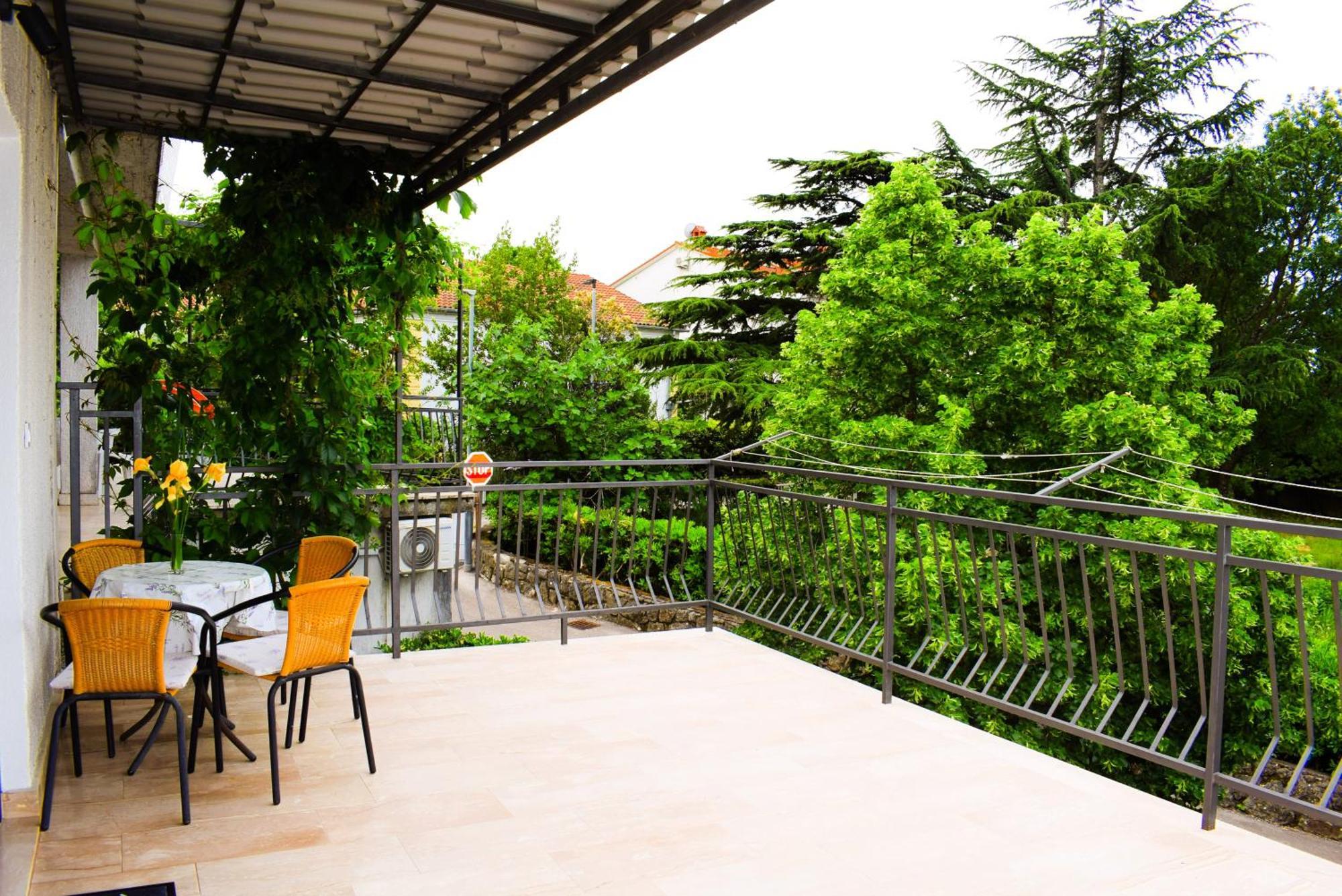 Apartments Maestral Malinska Luaran gambar