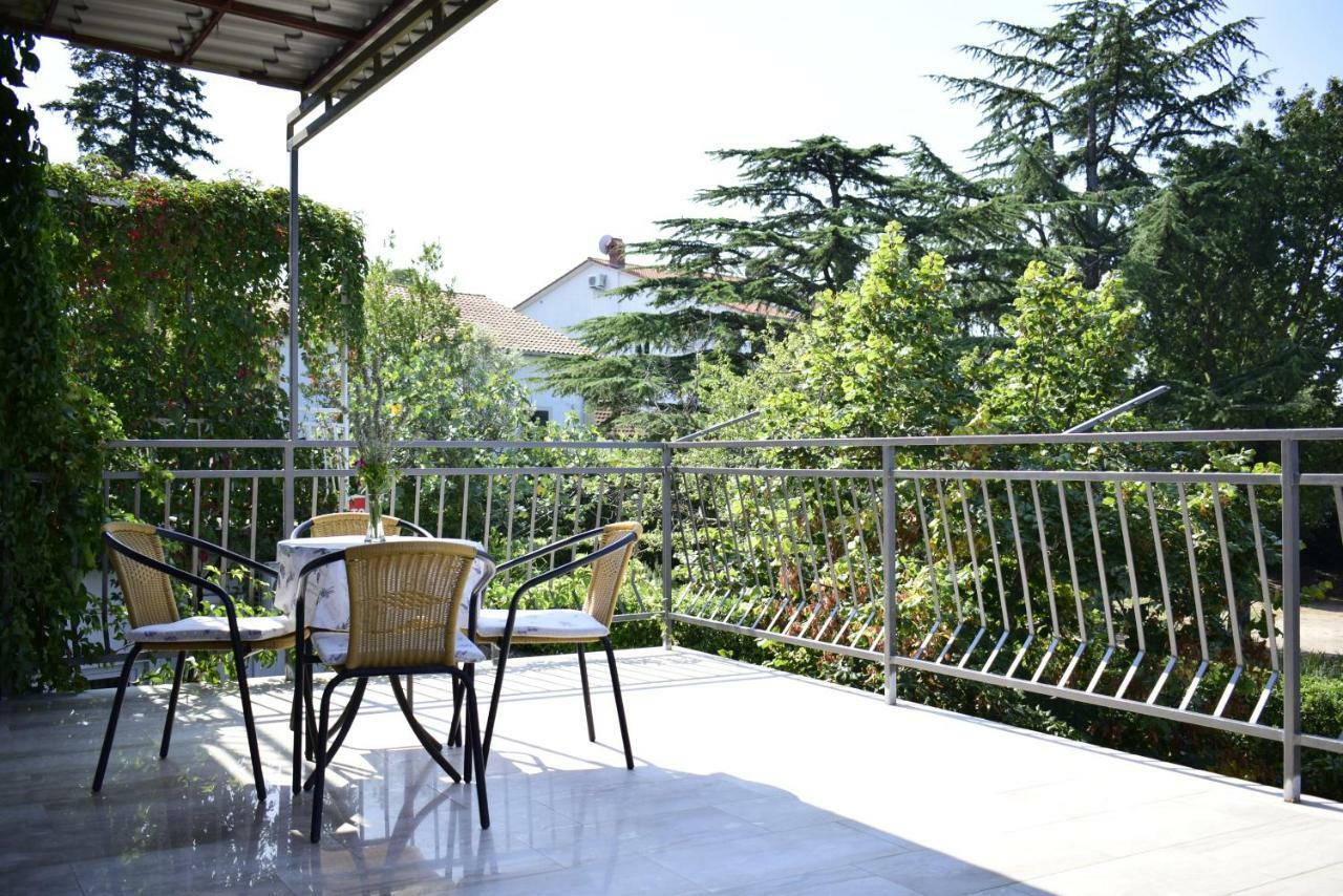 Apartments Maestral Malinska Luaran gambar